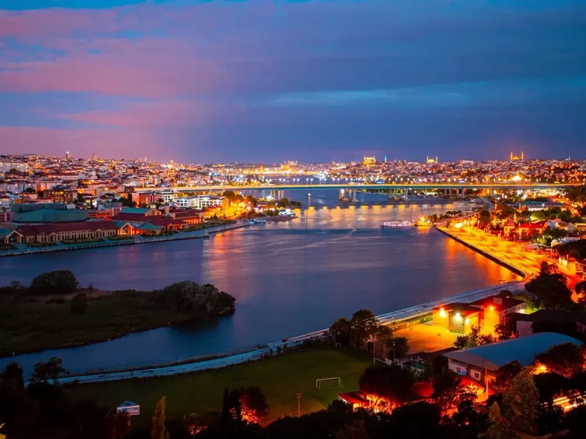 اطلالة من بيير لوتي في الليل